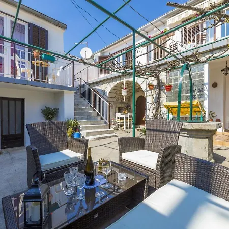 House Maya