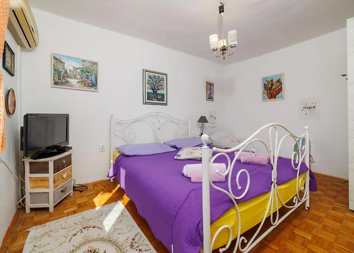 Apartament House Maya